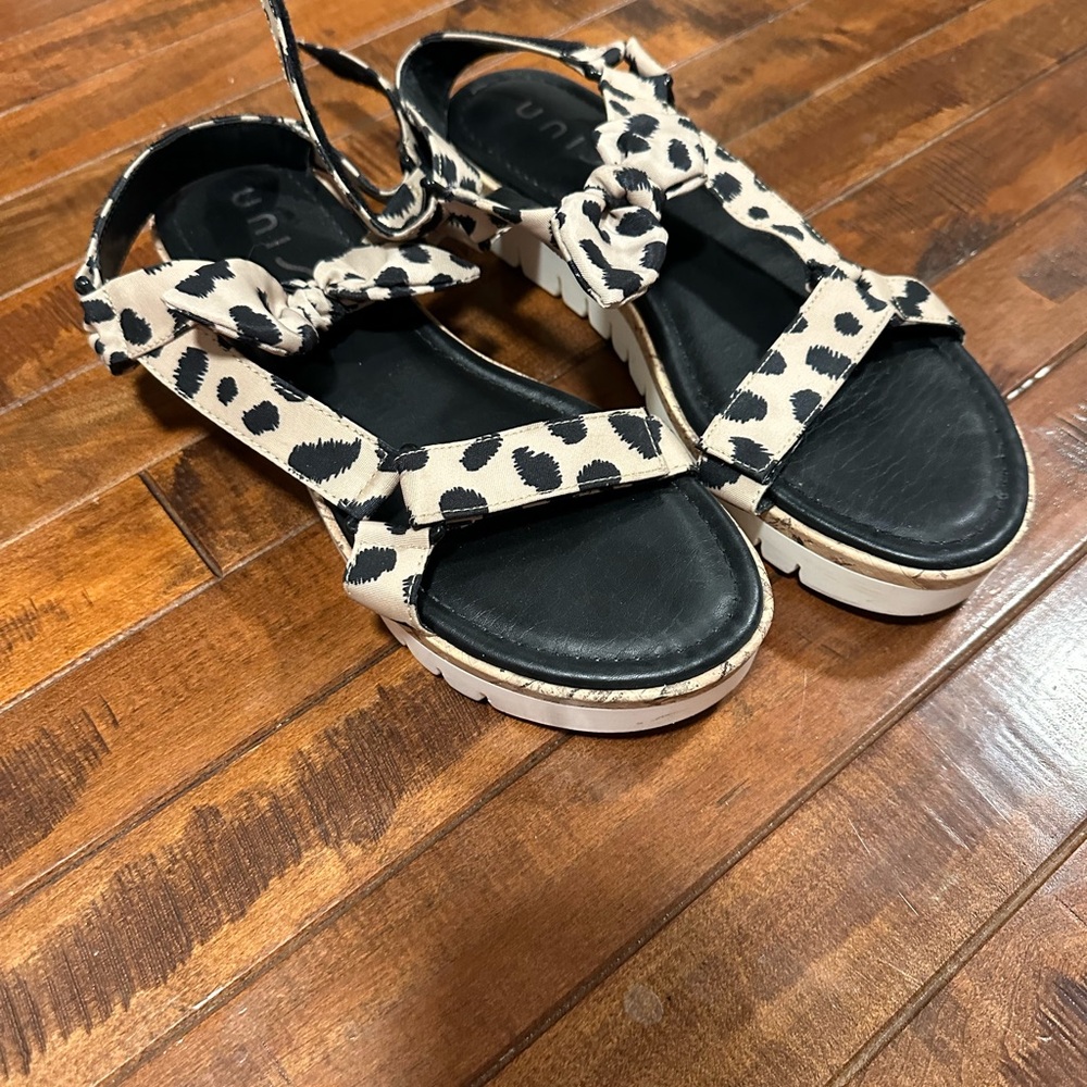 Black cheetah bow Sandals